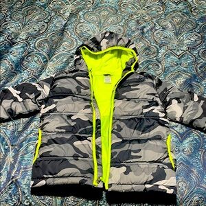 Faded Glory, Boys Coat, Gray/Black Camouflage, Size Medium.